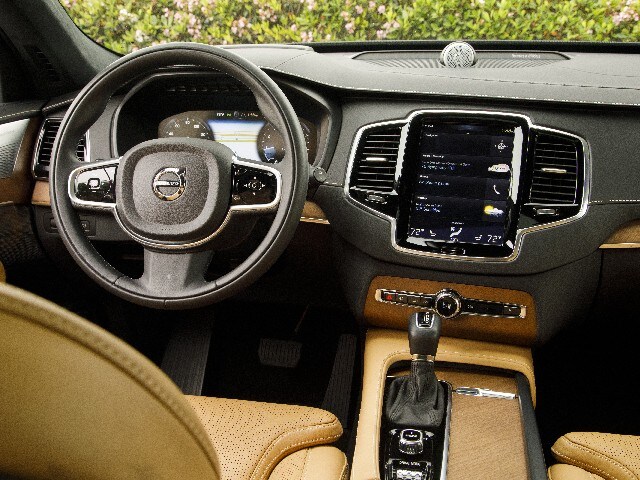 09 2017 Volvo Xc90 Comparo