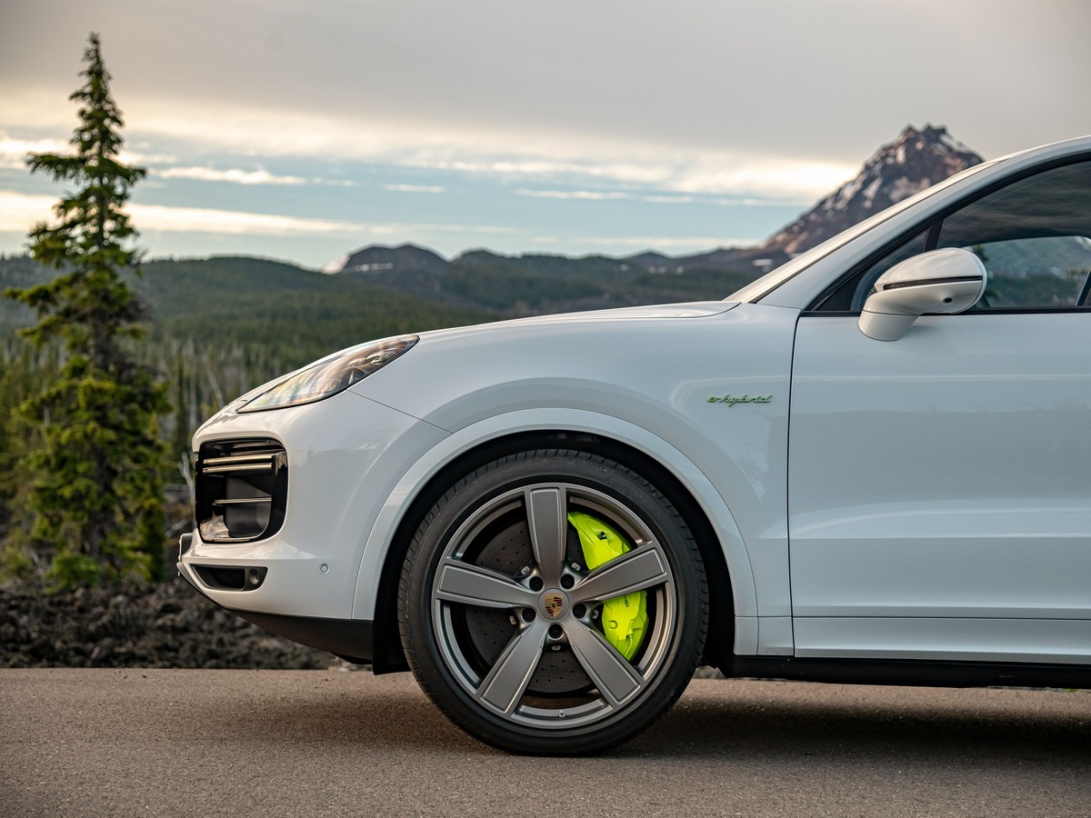 09 2020 Porsche Cayenne Turbo S Ehybrid