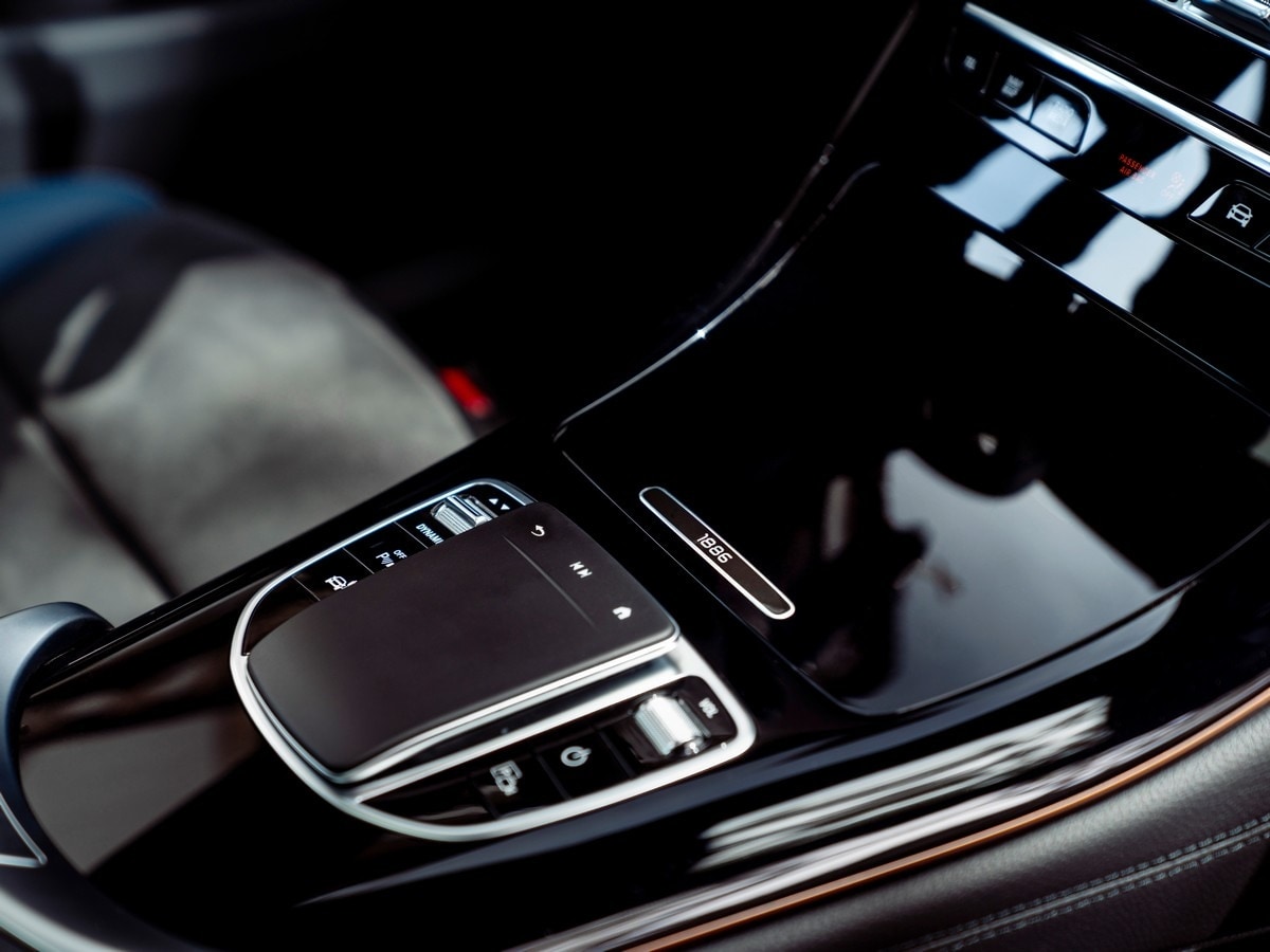 10-2020-mercedes-benz-eqc-edition-1886-1