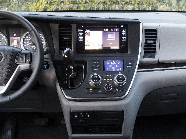 11 2017 Toyota Sienna FC