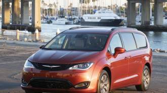 11-2018-chrysler-pacifica-hybrid-KBB.jpg