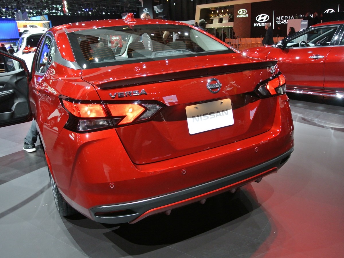 11 2020 Nissan Versa Live