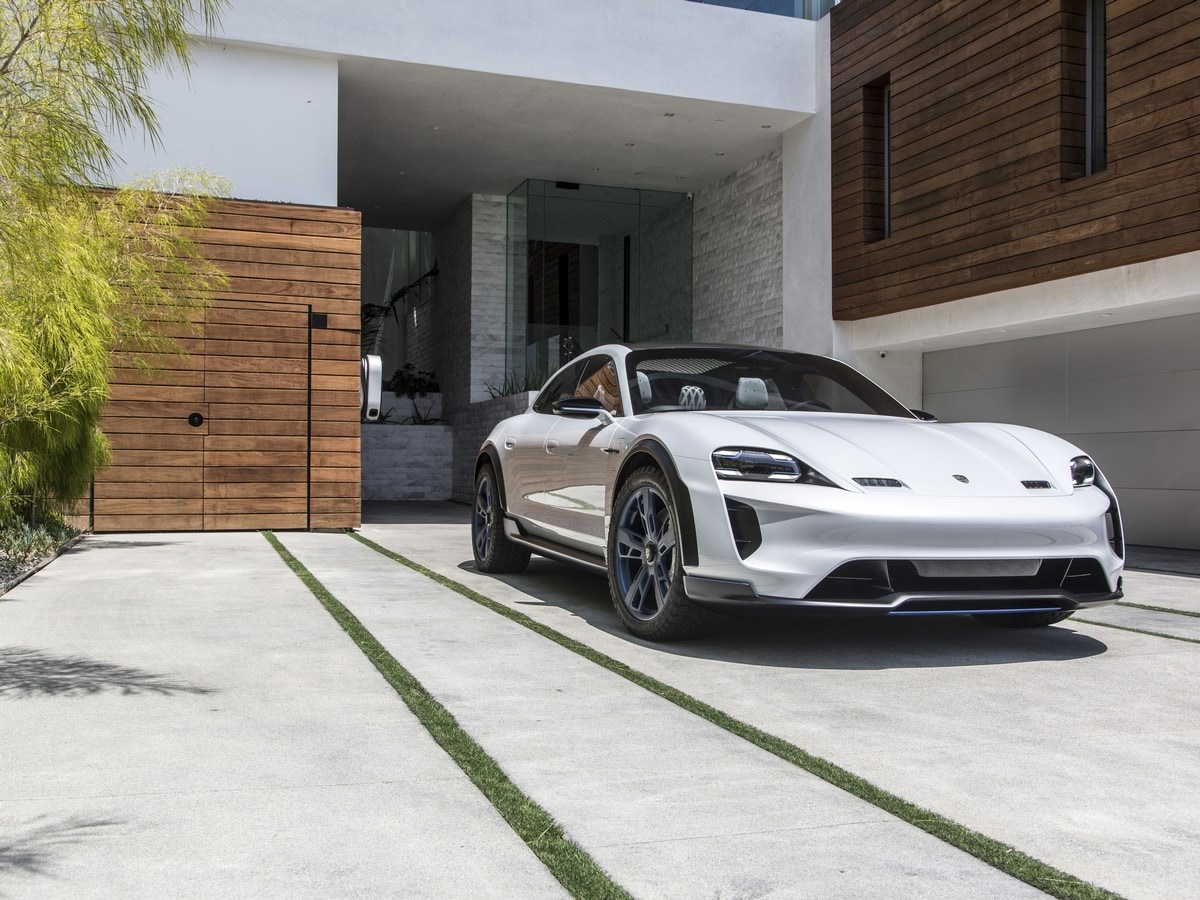 11 Porsche Mission E Cross Turismo Concept