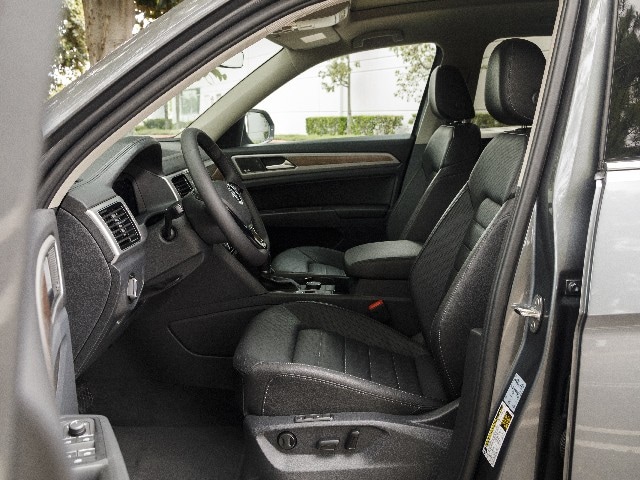 12 2018 Volkswagen Atlas Comparo