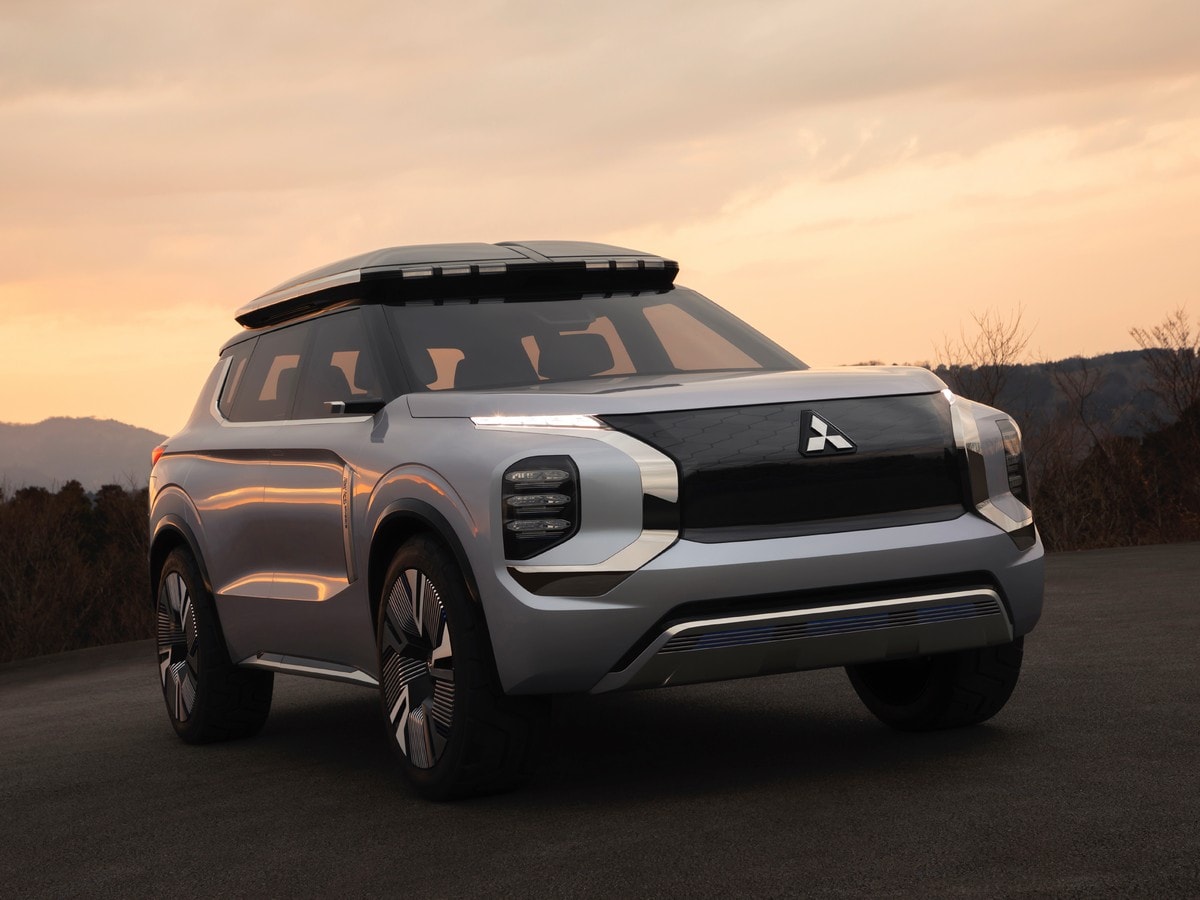 12 Mitsubishi Engelberg Tourer Concept