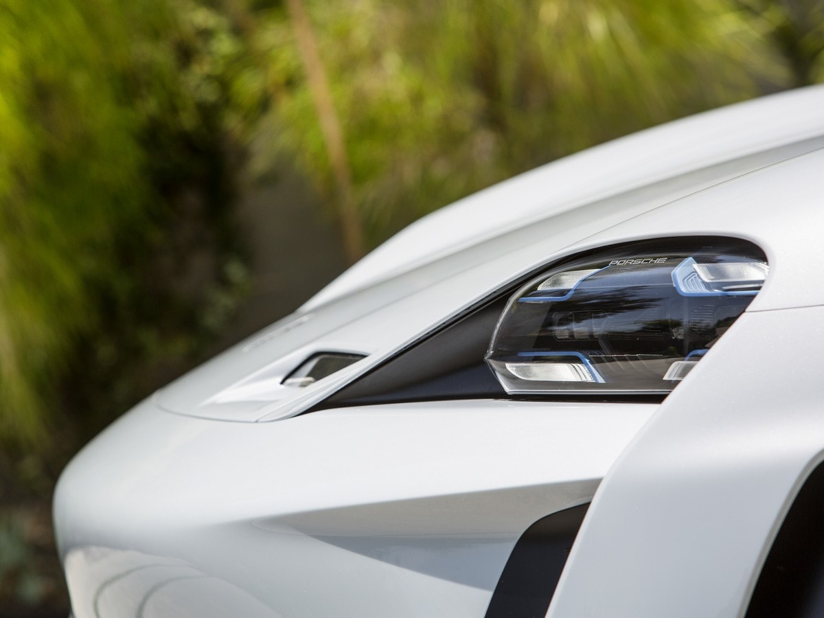 12 Porsche Mission E Cross Turismo Concept