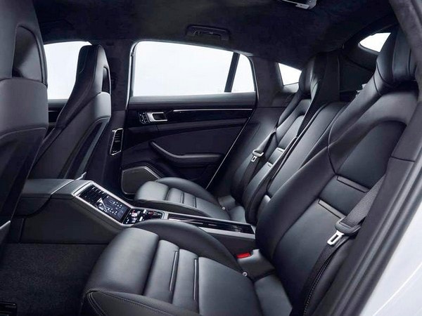 13 2018 Panamera 4 E Hybrid