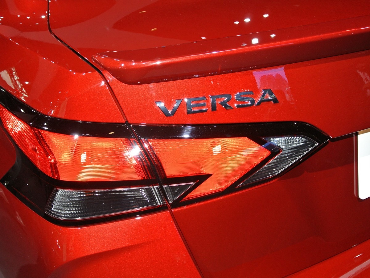 13 2020 Nissan Versa Live