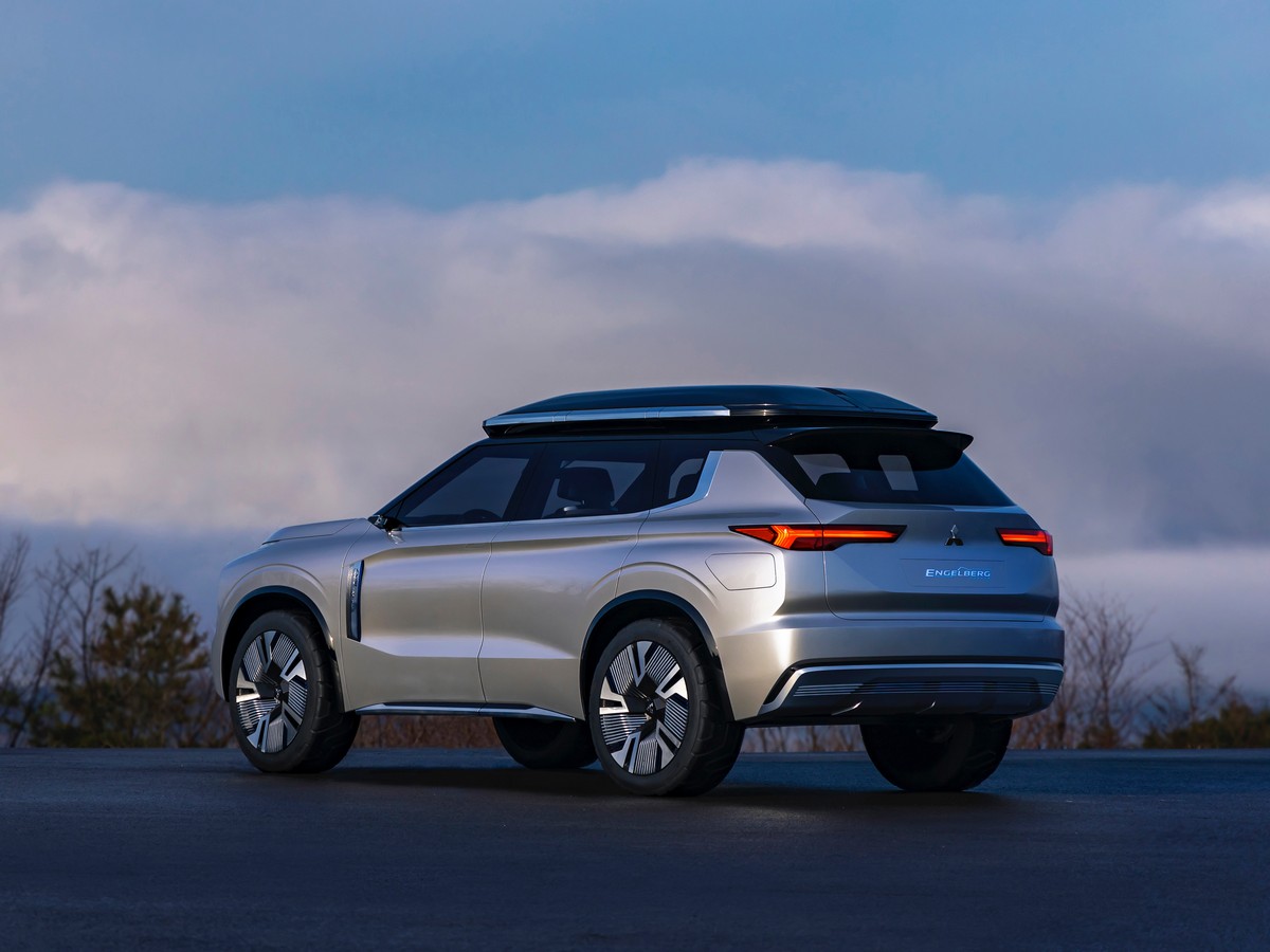 13 Mitsubishi Engelberg Tourer Concept