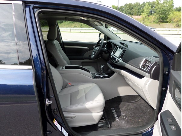 14 2016 Toyota Highlander Driving And Putting