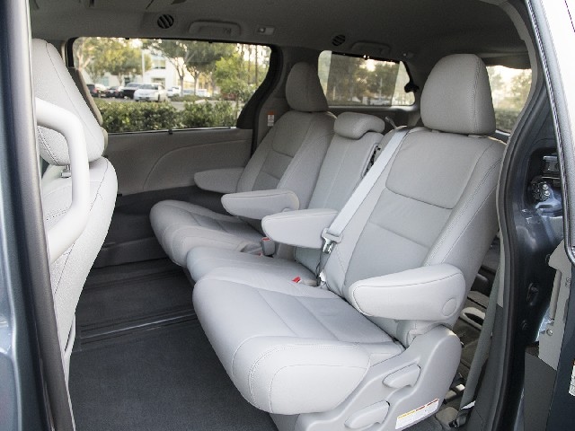 14 2017 Toyota Sienna FC