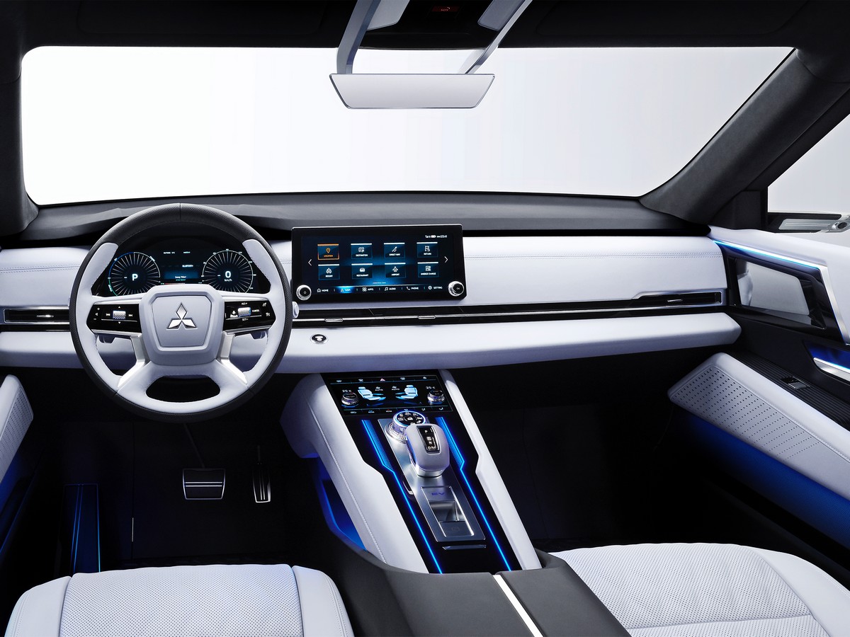 14 Mitsubishi Engelberg Tourer Concept