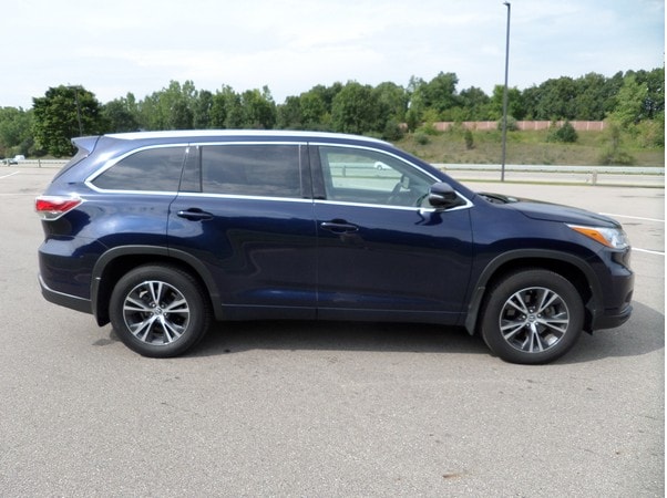 15 2016 Toyota Highlander Driving And Putting