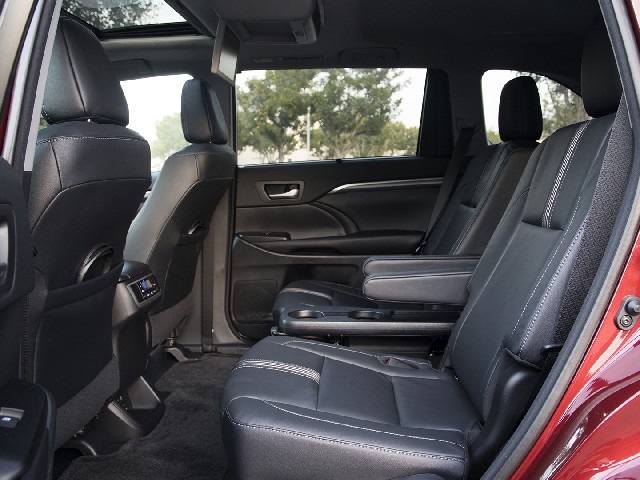 15 2017 Toyota Highlander Red FC