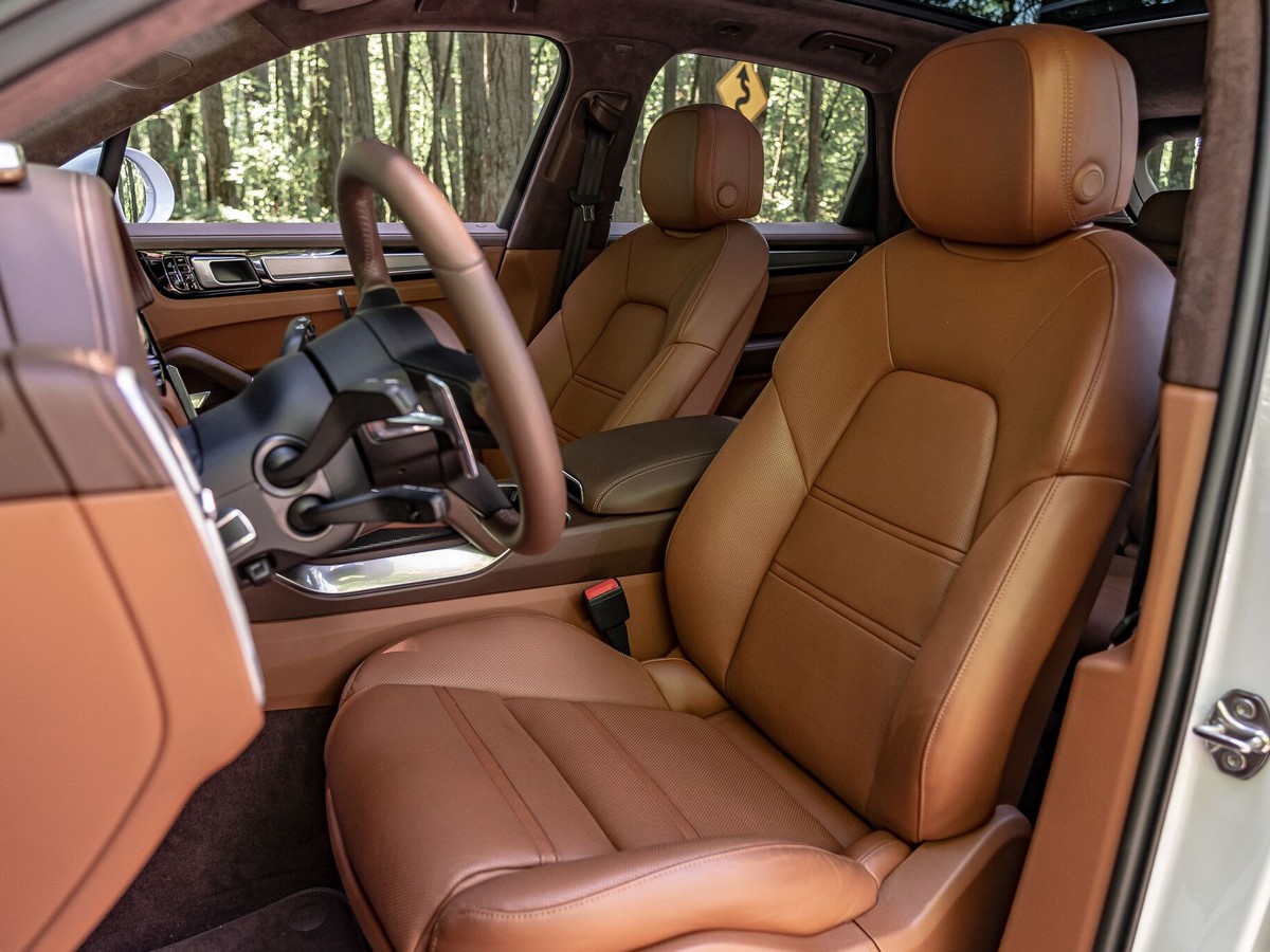 15 2020 Porsche Cayenne Turbo S Ehybrid