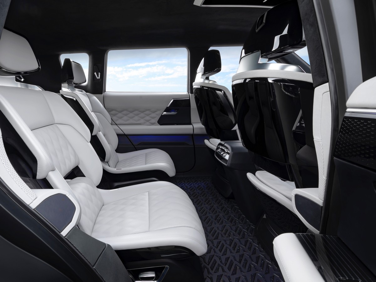 15 Mitsubishi Engelberg Tourer Concept