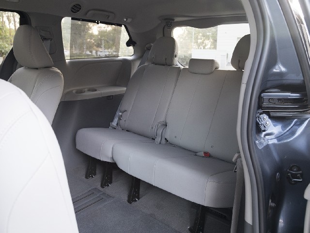16 2017 Toyota Sienna FC