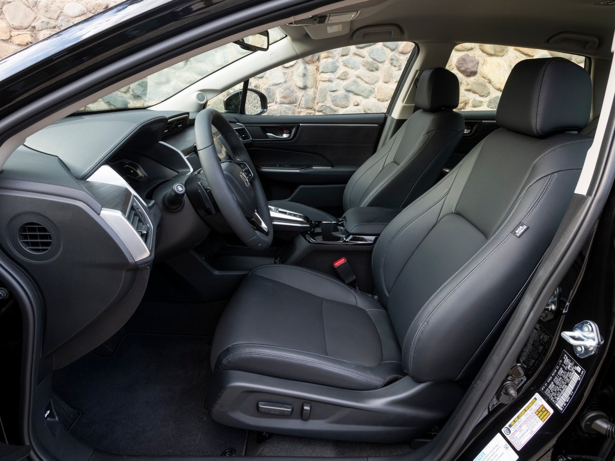 16-2019-honda-clarity-phev-bb-kbb-1