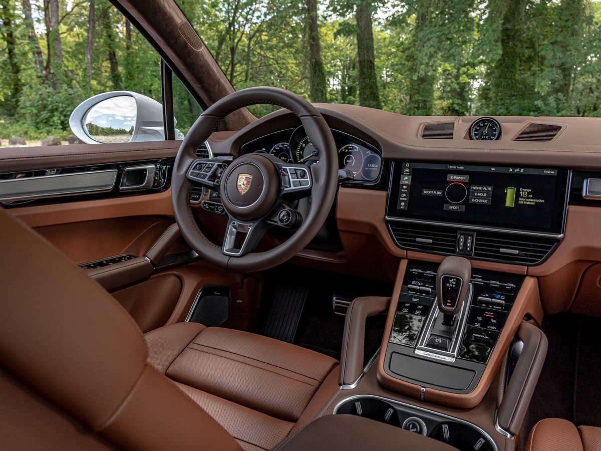 16 2020 Porsche Cayenne Turbo S Ehybrid