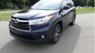 17-2016-toyota-highlander-driving-and-putting.jpg