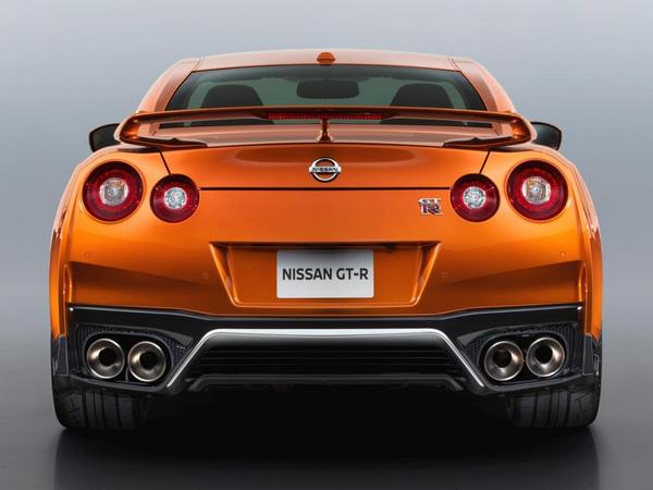 17 2017 Nissan Gtr