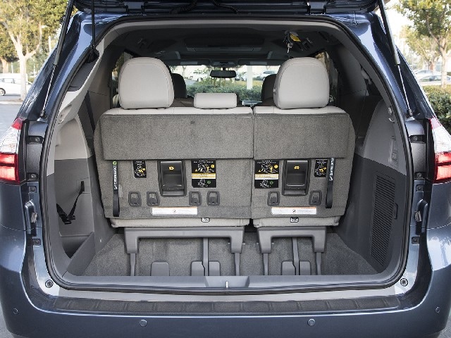 17 2017 Toyota Sienna FC