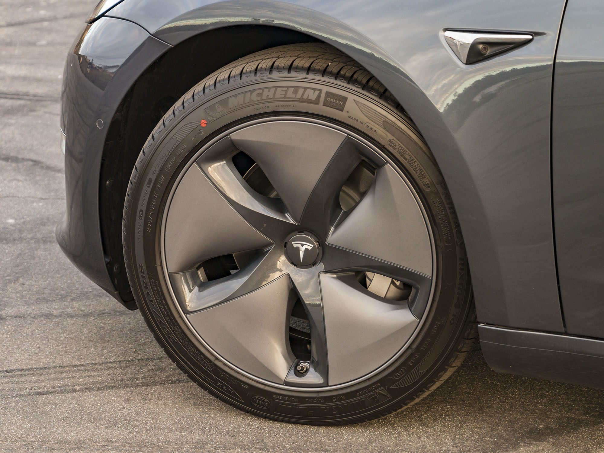 17 2018 Tesla Model 3 Exterior KBB
