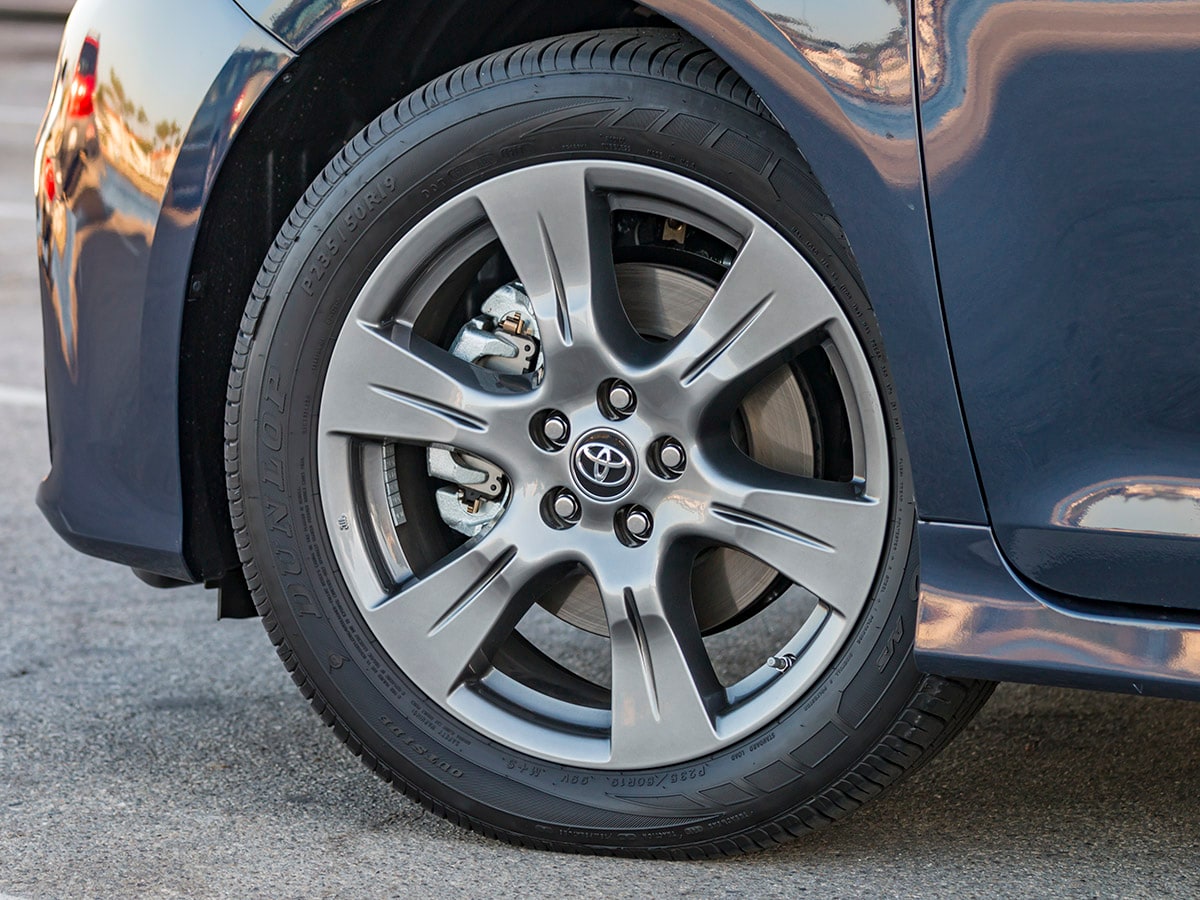17 2018 Toyota Sienna SE Exterior KBB