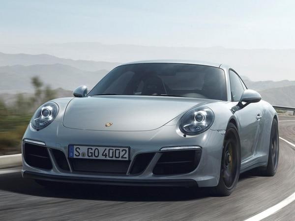 17 2018 Porsche 911 Carrera Gts