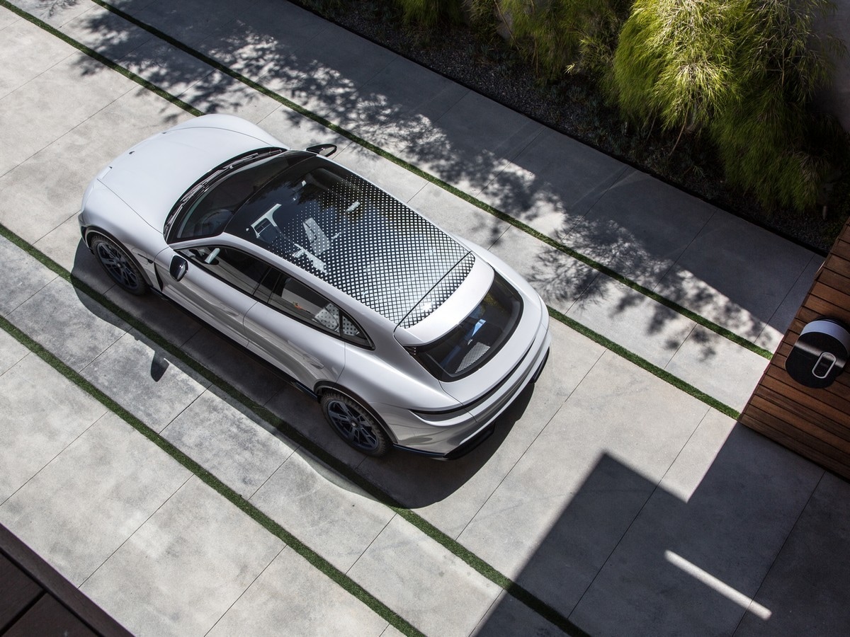 17 Porsche Mission E Cross Turismo Concept