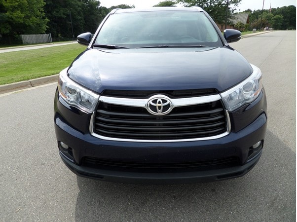 18 2016 Toyota Highlander Driving And Putting