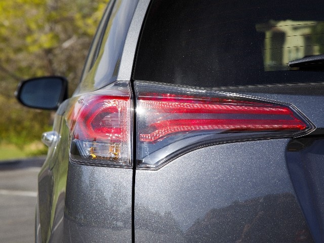 18 2017 Toyota Rav4 Comparo