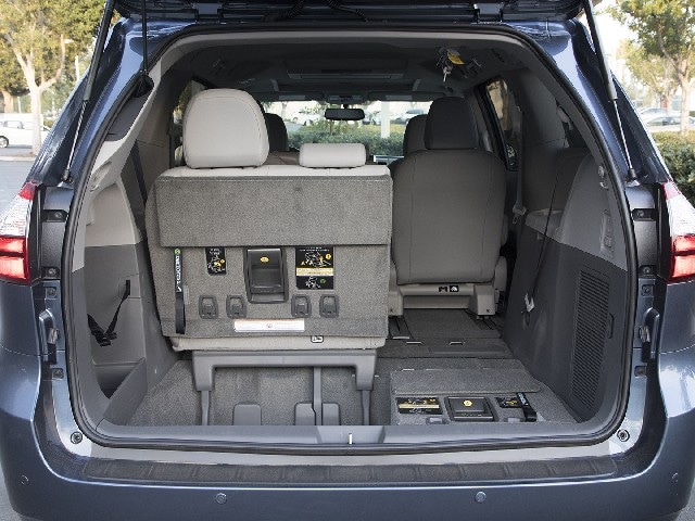 18 2017 Toyota Sienna FC