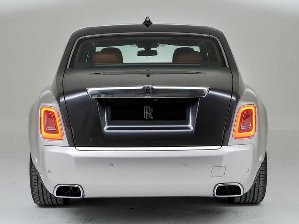 18 New Rolls Royce Phantom