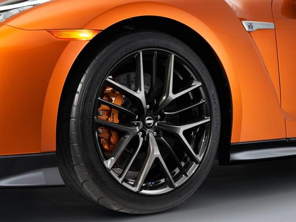 19 2017 Nissan Gtr