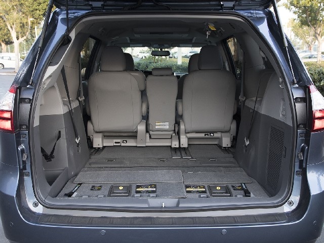 19 2017 Toyota Sienna FC