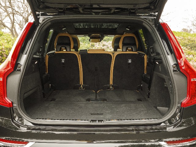 19 2017 Volvo Xc90 Comparo
