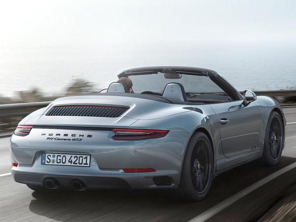 19 2018 Porsche 911 Carrera Gts
