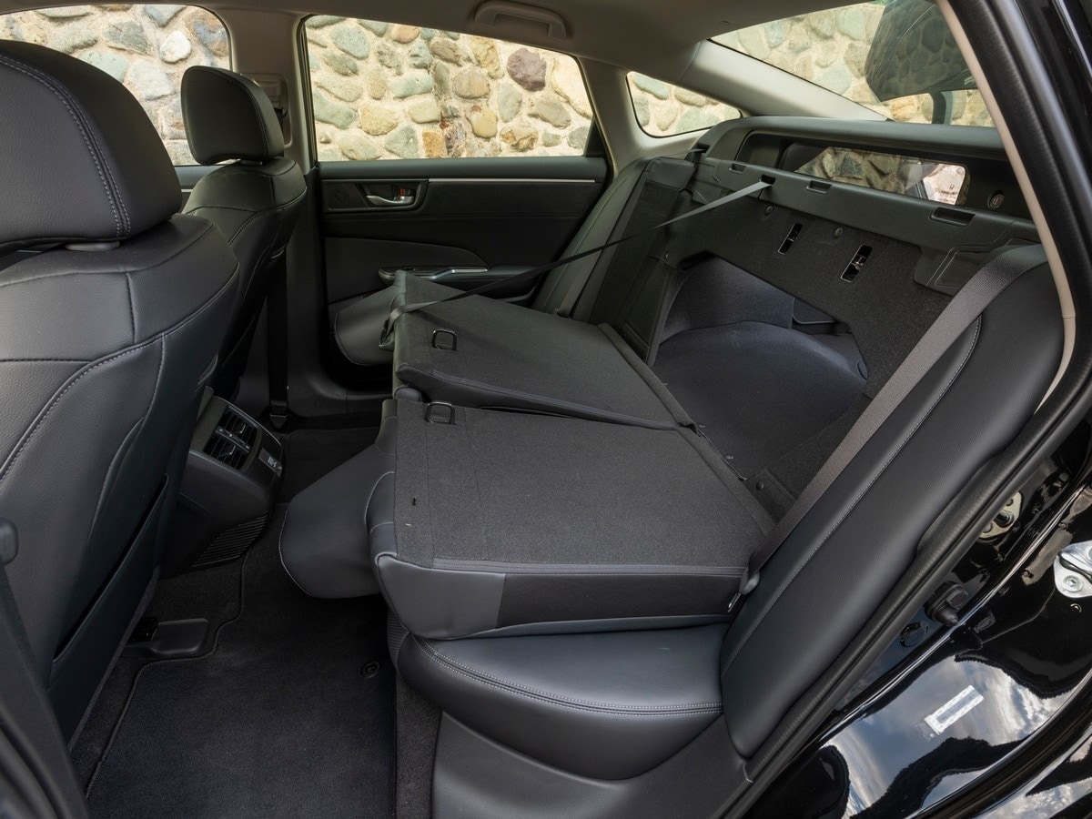 19-2019-honda-clarity-phev-bb-kbb-1
