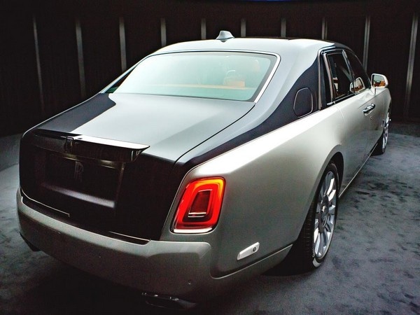 19 New Rolls Royce Phantom