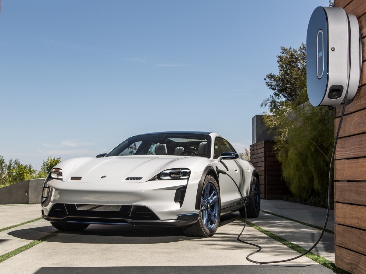 19 Porsche Mission E Cross Turismo Concept