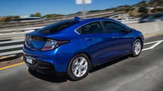 2018-Chevrolet-Volt_02.jpg
