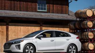 2018-Hyundai-Ioniq-Plug-In-Hybrid_03.jpg