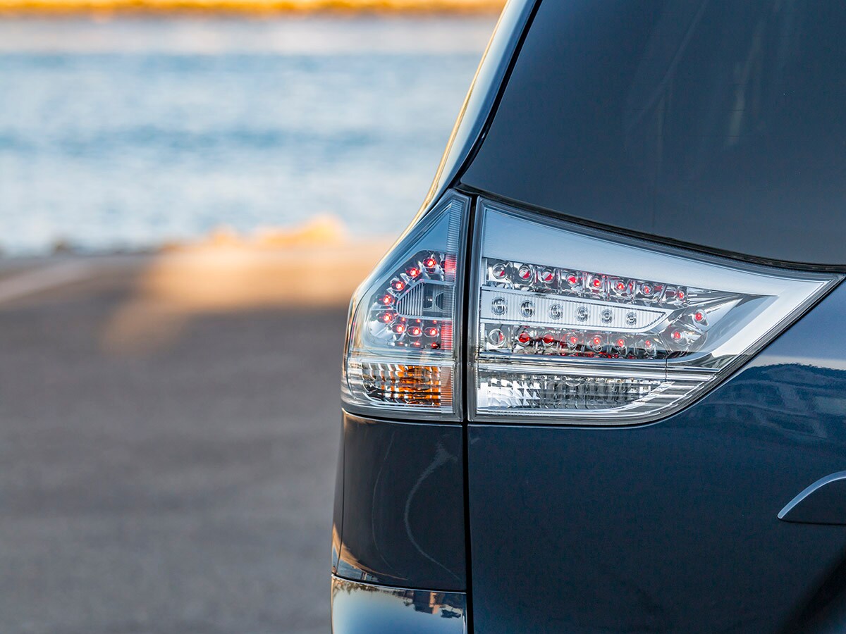 21 2018 Toyota Sienna SE Exterior KBB