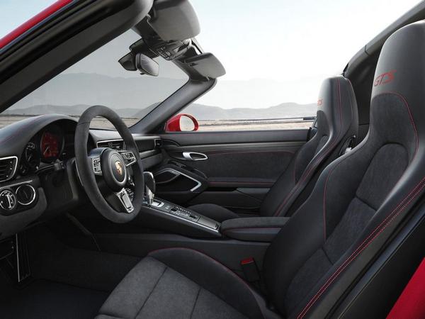 21 2018 Porsche 911 Carrera Gts