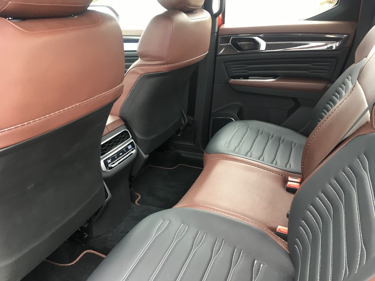 23 Volkswagen Tanoak Concept