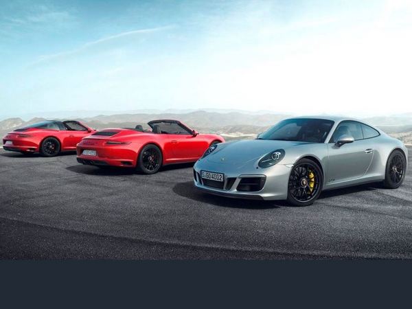 24 2018 Porsche 911 Carrera Gts
