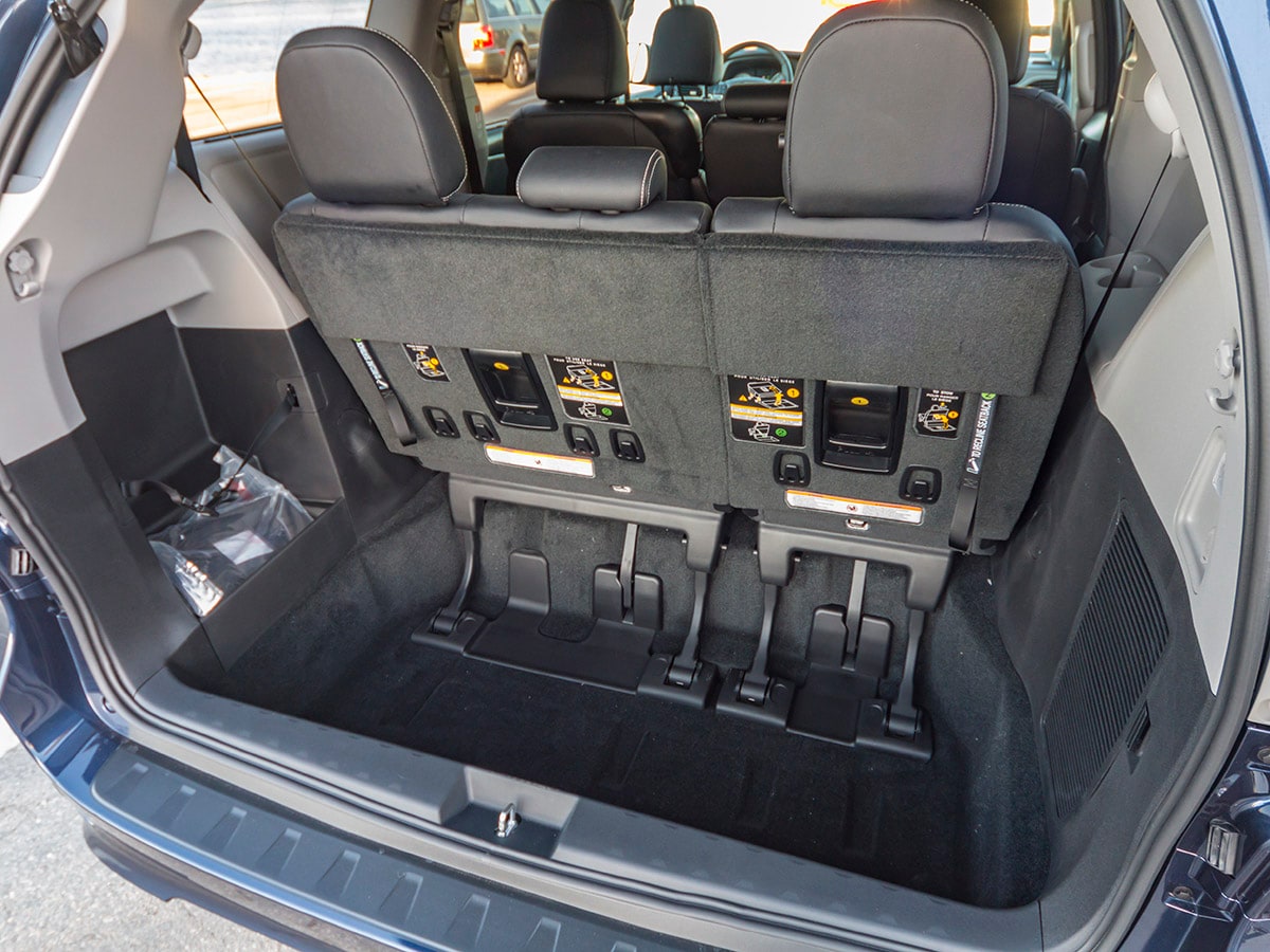 27 2018 Toyota Sienna SE Cargo KBB