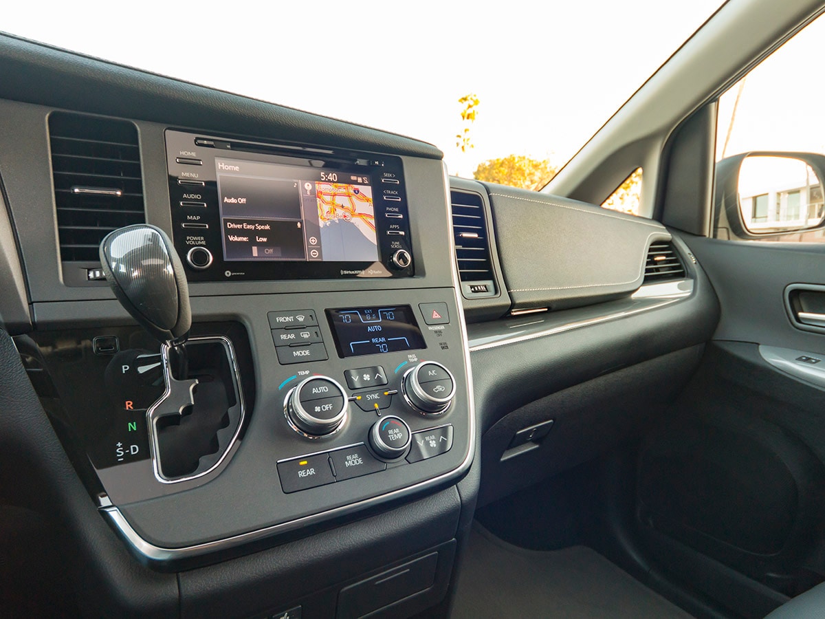 31 2018 Toyota Sienna SE Interior KBB