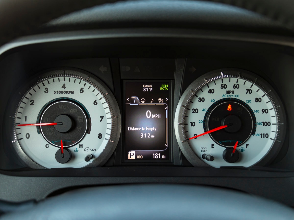 32 2018 Toyota Sienna SE Interior KBB